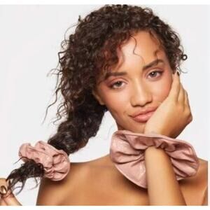 Kitsch X Justine Marjan 2 Pc Set Womens Plain Patent Hair Scrunchie Set Blush